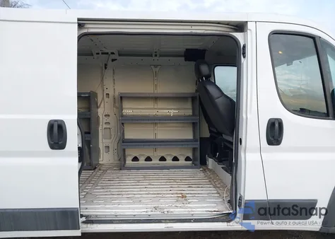 2015 Ram Promaster 1500 Low Roof z USA, uszkodzony, nr VIN 3C6TRVAG5FE509942